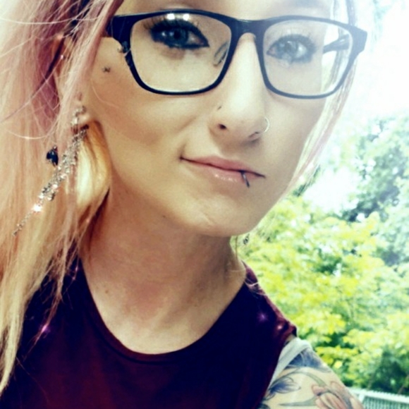 Meet your Posher, Kerstyn! โฃ - Picture 9 of 17